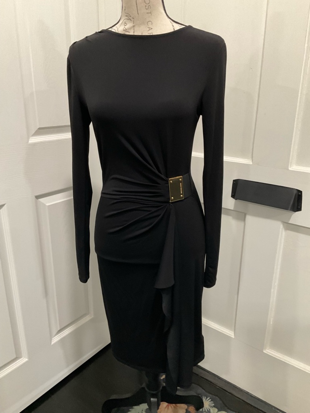 MICHAEL KORS DRAPED FAUX‎ WRAP LONG SLEEVE DRESS WITH A GOLD BUCKLE DETAIL